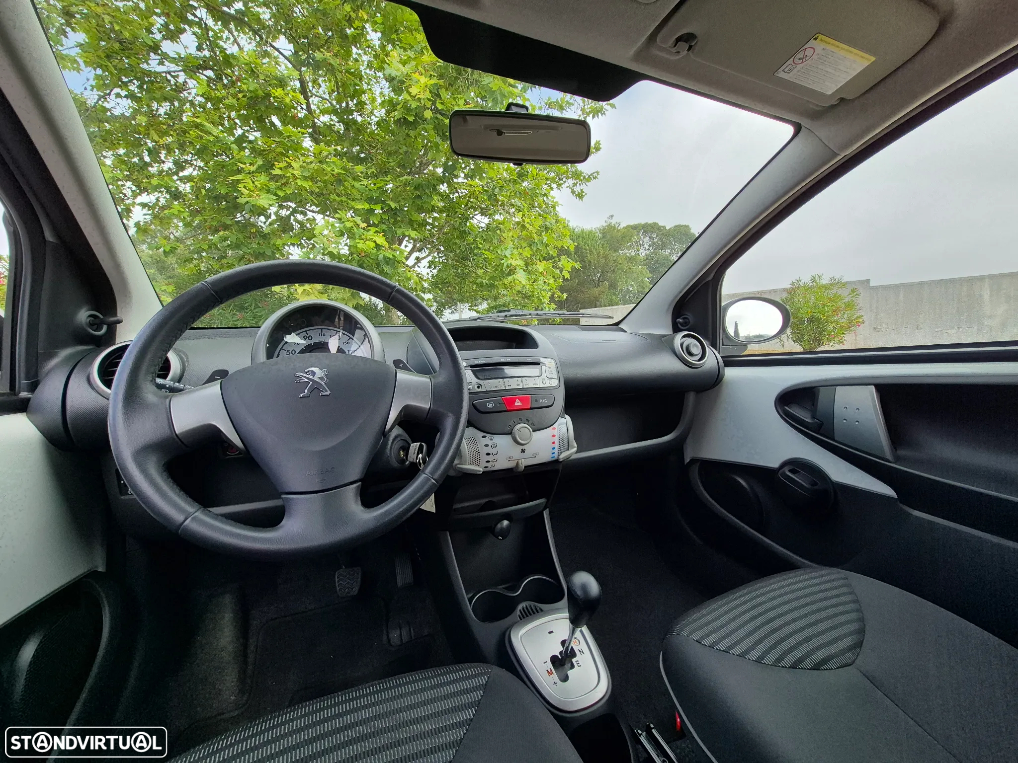 Peugeot 107 1.0 Trendy 2 Tronic - 11