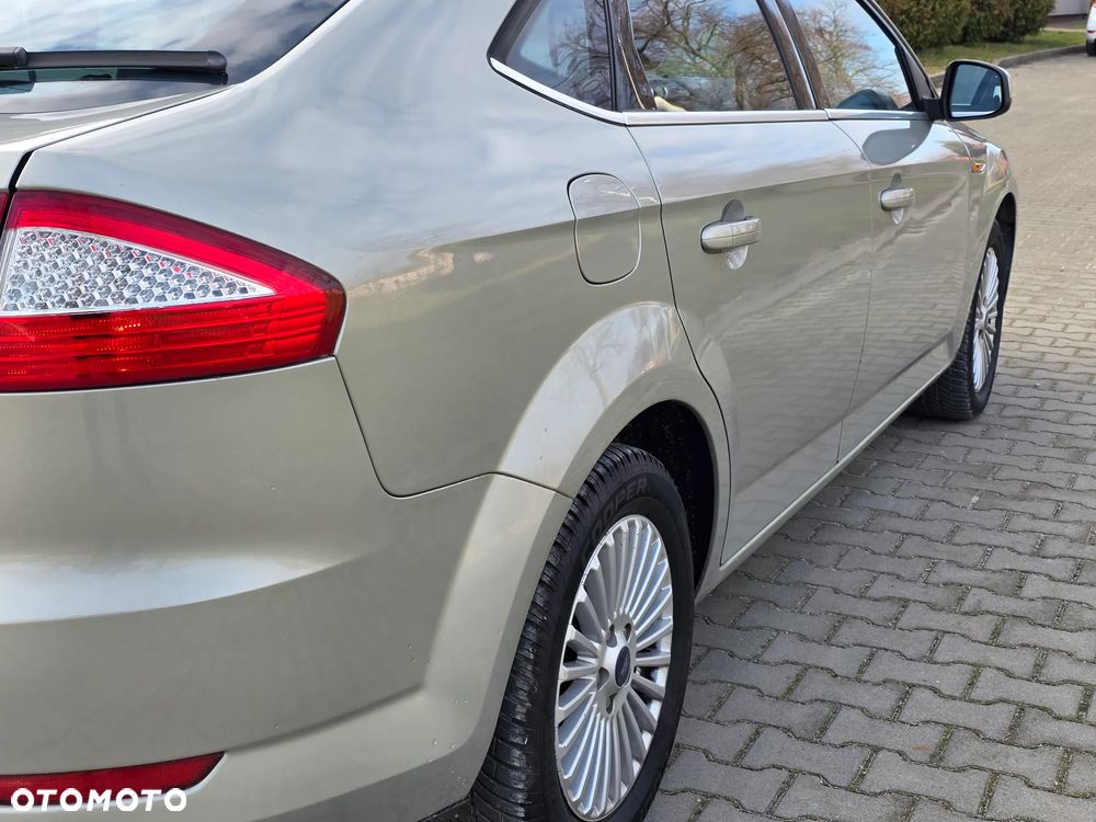 Ford Mondeo 2.3 Ghia - 13