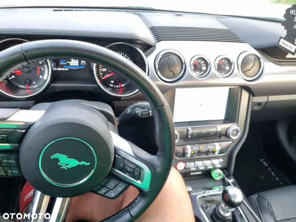 Ford Mustang - 30