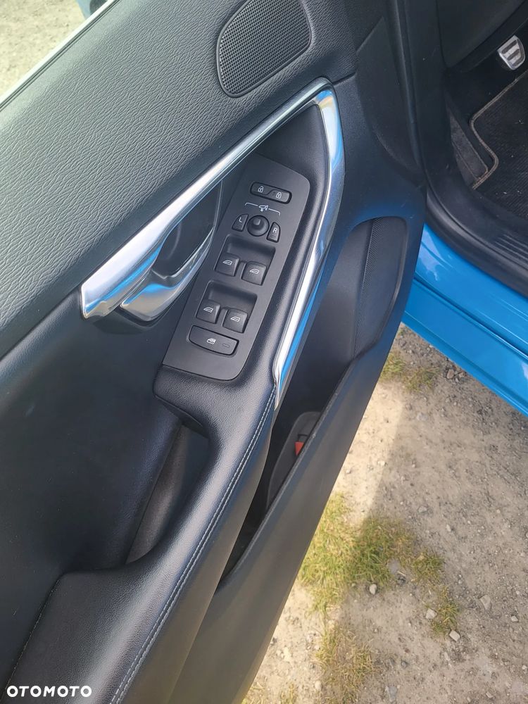 Volvo V40 D2 R-Design - 18