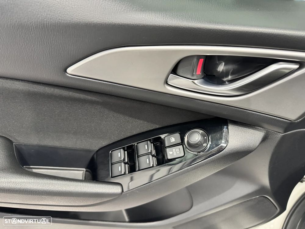 Mazda 3 1.5 Sky-G Evolve HS - 13