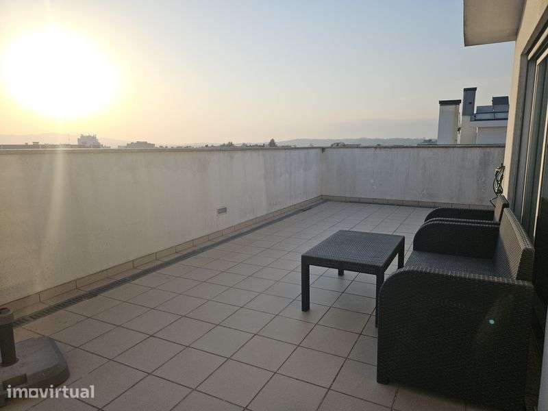 Arrenda-se T1 c/ terraço - Grande imagem: 4/8