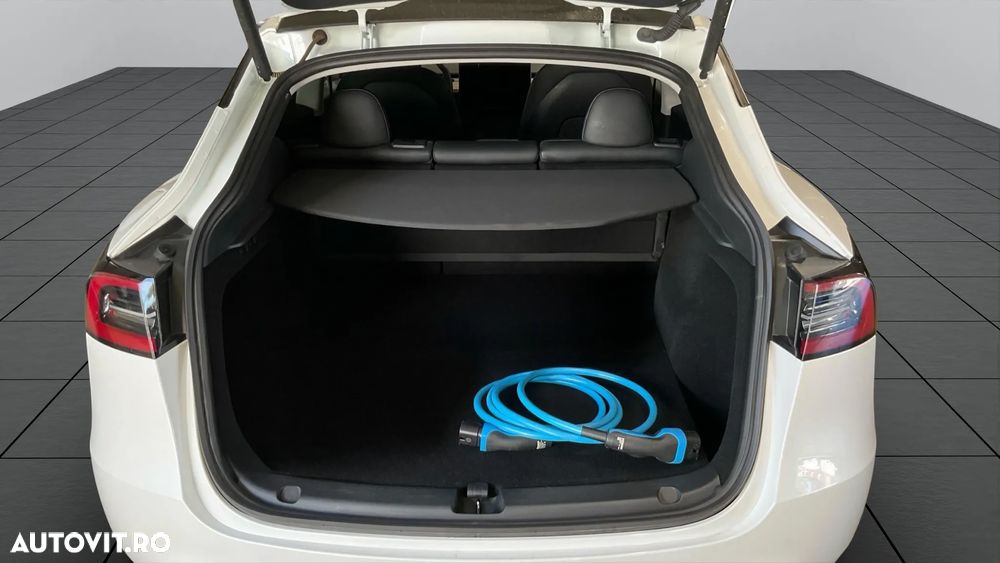 Tesla Model Y Long Range Dual Motor AWD - 5