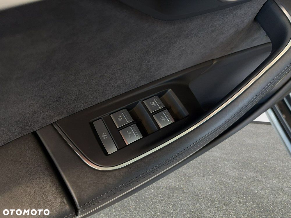 Audi S8 - 37