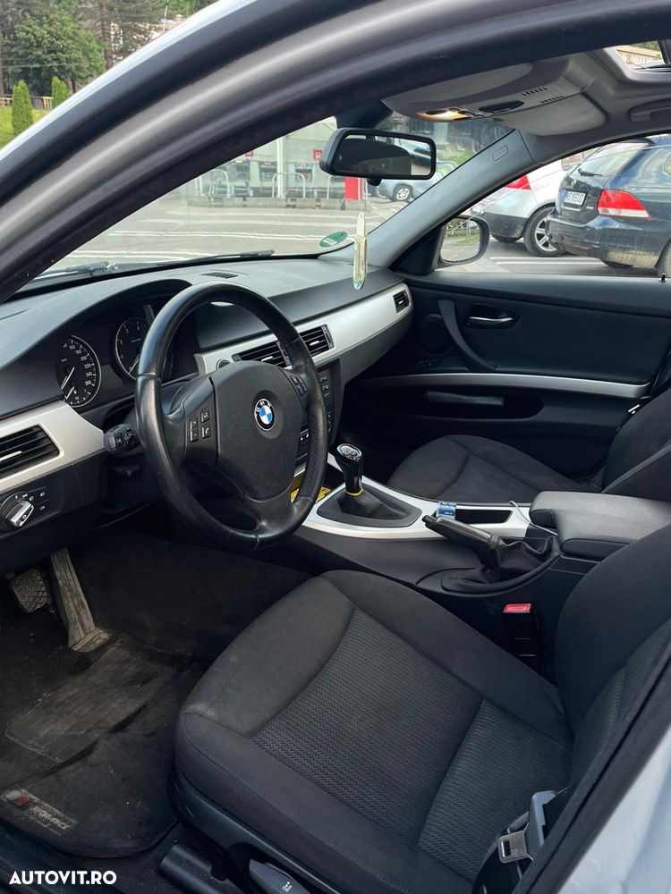 BMW Seria 3 320i - 8