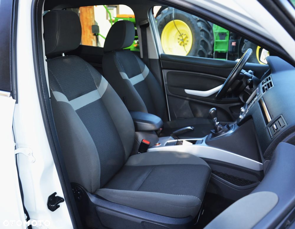 Ford Kuga - 31
