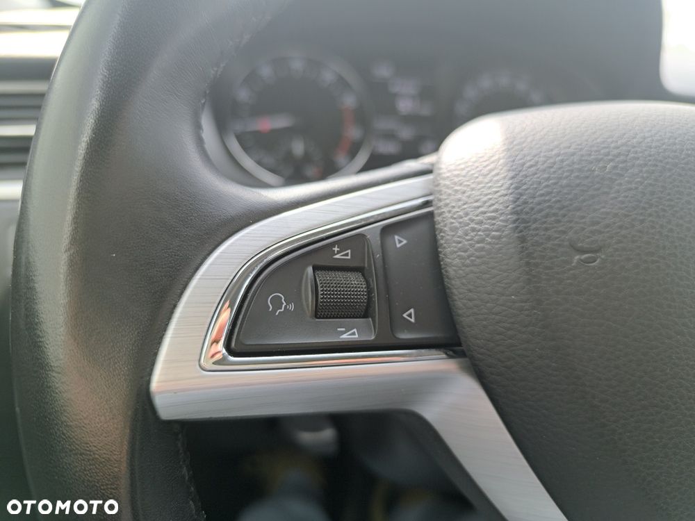 Skoda RAPID 1.2 TSI Ambition - 28