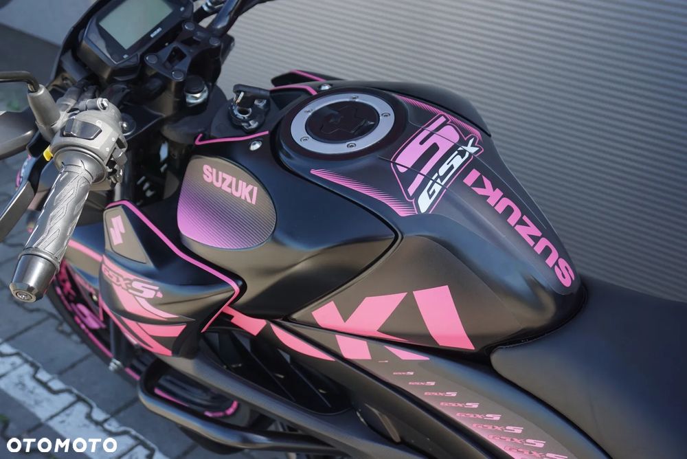 Suzuki GSX - 16