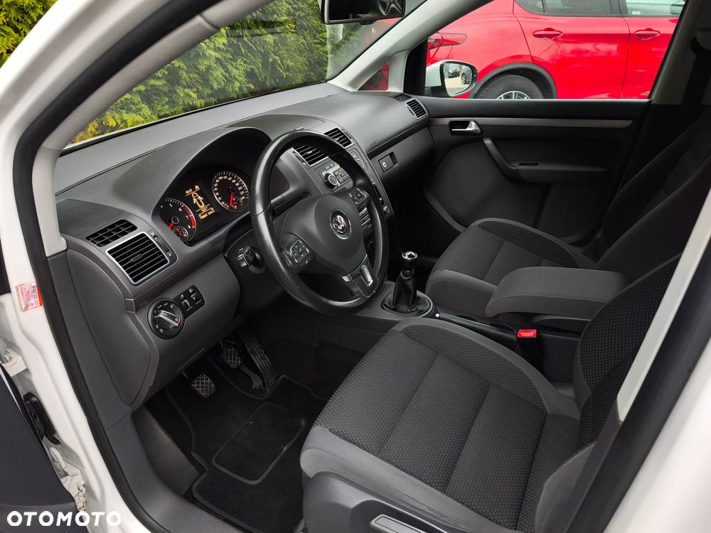 Volkswagen Touran - 10