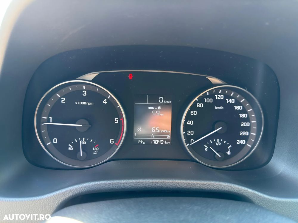 Hyundai Elantra 1.6 CRDI Comfort - 17