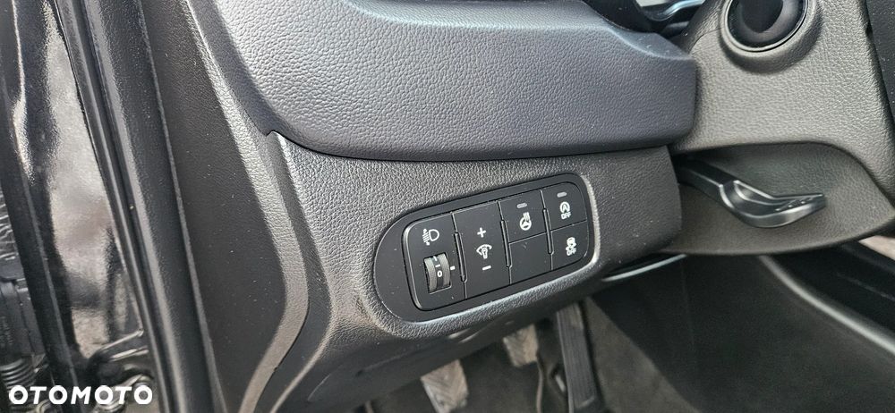 Kia Carens 1.7 CRDi 136 Dream Team Edition - 32