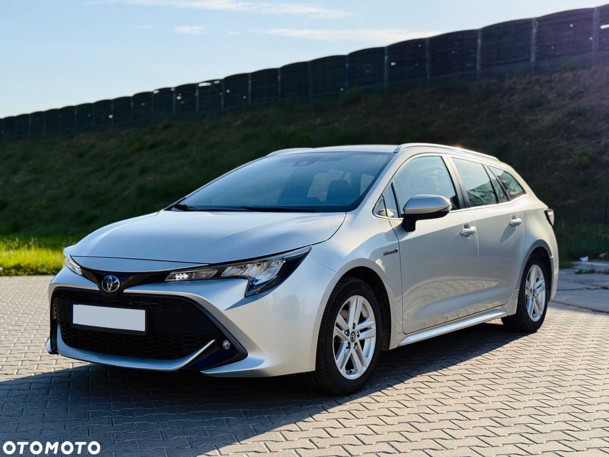Toyota Corolla 1.8 Hybrid Active - 1