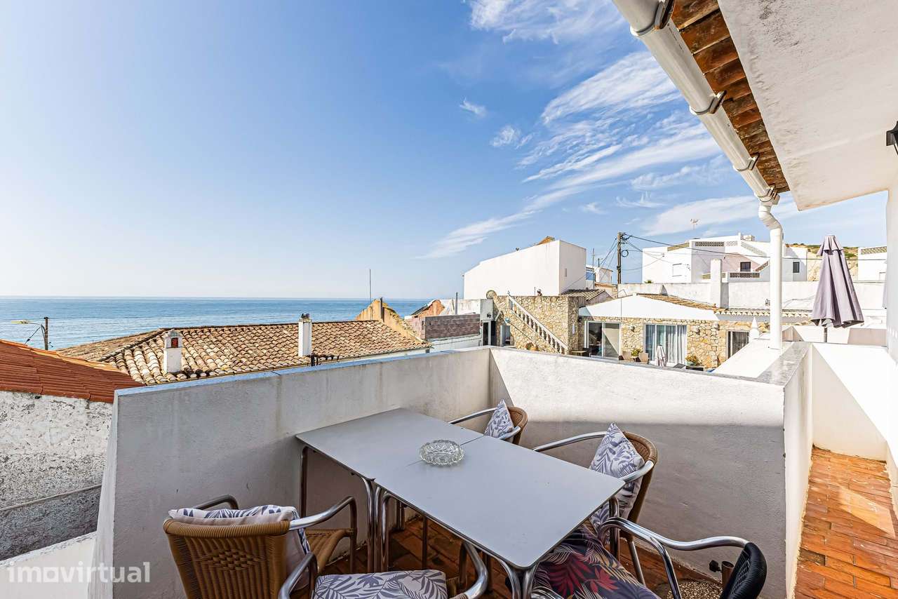 Casa geminada com caráter e vista para o mar em Burgau, Budens - Grande imagem: 3/32