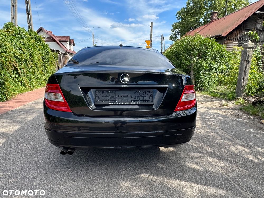 Mercedes-Benz Klasa C 180 CGI BlueEFFICIENCY Avantgarde - 6