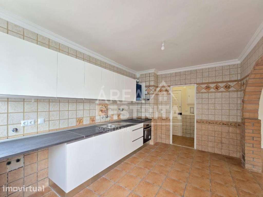Apartamento T2 Remodelado, na Tapada das Mercês - Grande imagem: 4/23