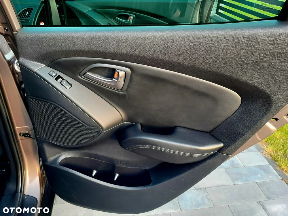 Hyundai ix35 1.6 2WD Fifa World Cup Edition - 30
