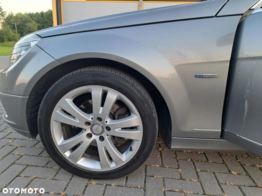 Mercedes-Benz Klasa C 200 T CGI Automatik BlueEFFICIENCY Elegance - 15