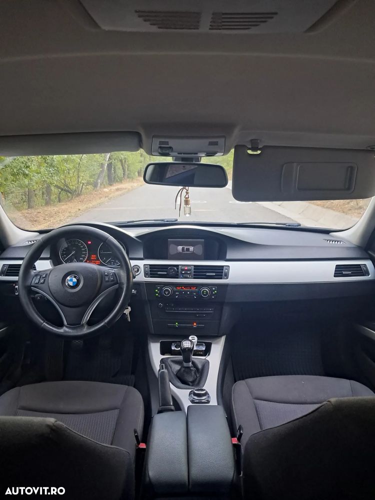 BMW Seria 3 320d DPF Touring - 9