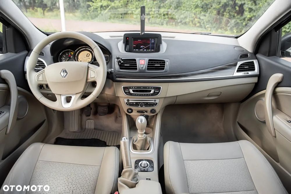 Renault Megane TCe 180 Dynamique - 25