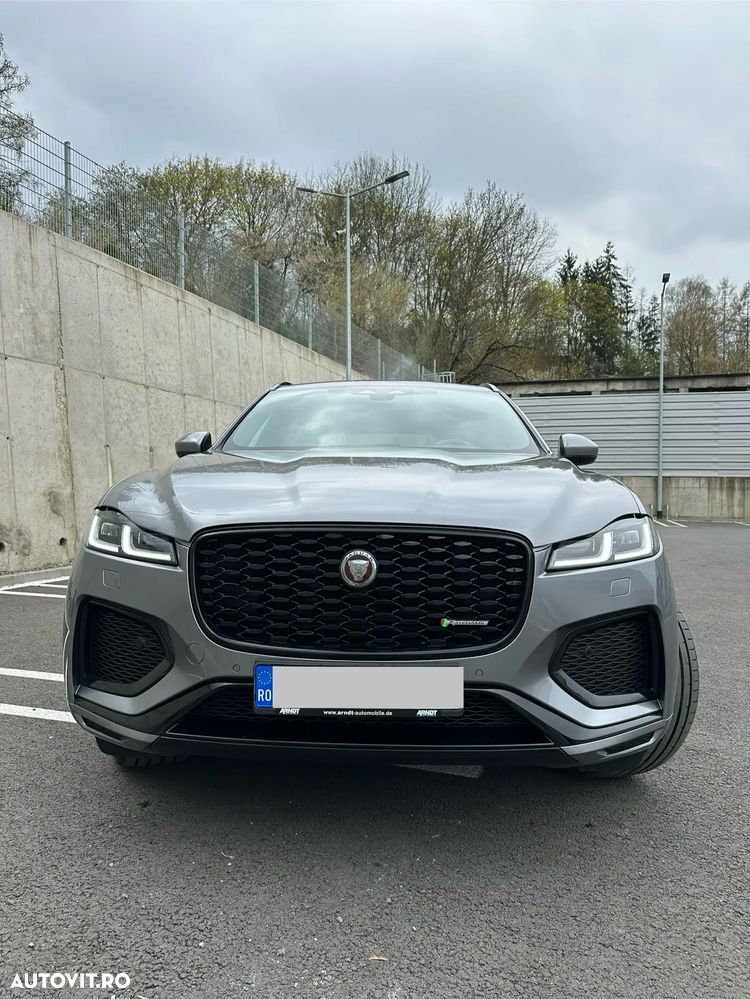 Jaguar F-Pace P250 AWD R-Dynamic SE - 12