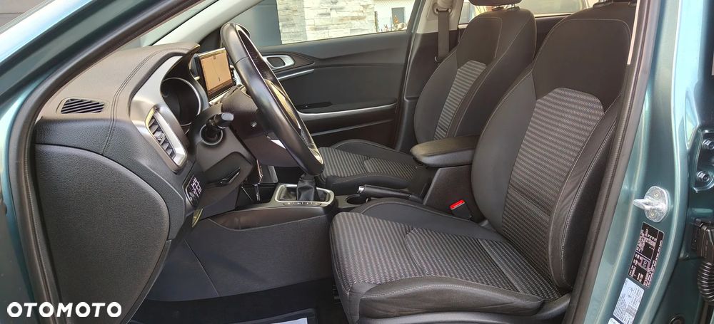 Kia Ceed ver-1-6-crdi-mhev-business-line - 16