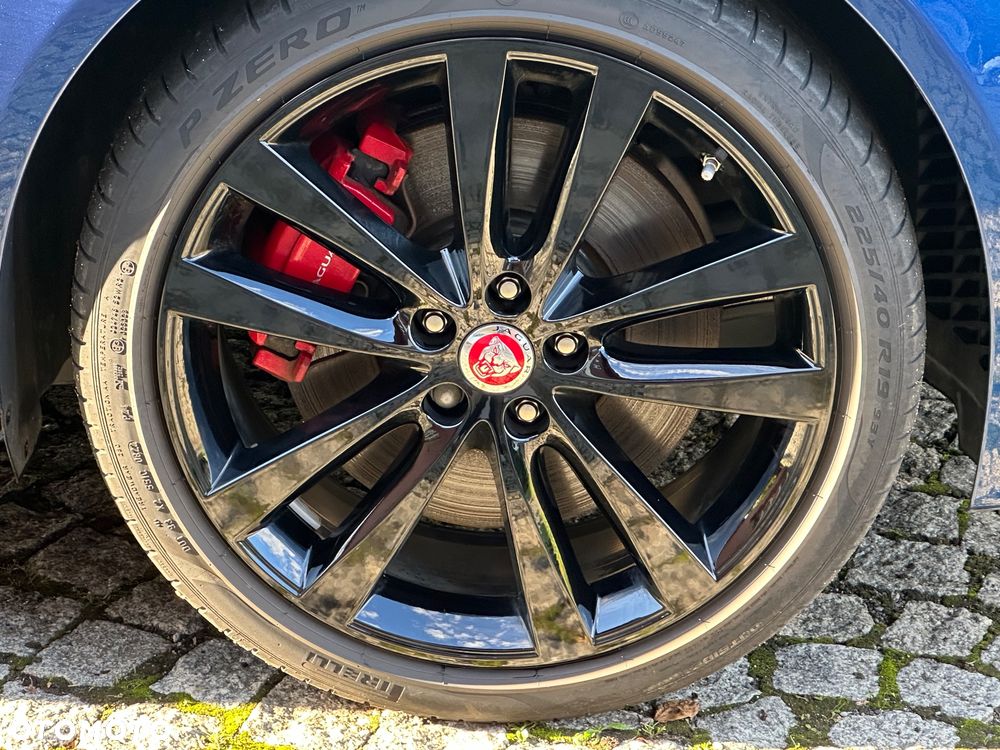 Jaguar XE 2.0 P300 AWD R-Dynamic HSE - 17