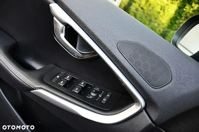 Volvo V40 D3 Drive-E SCR R-Design Momentum - 19