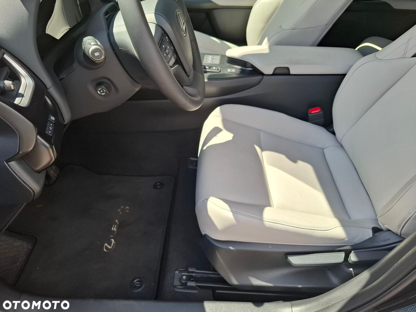 Lexus UX - 15