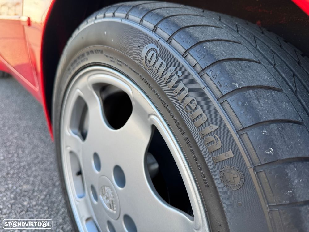 Porsche 944 Turbo S - 12