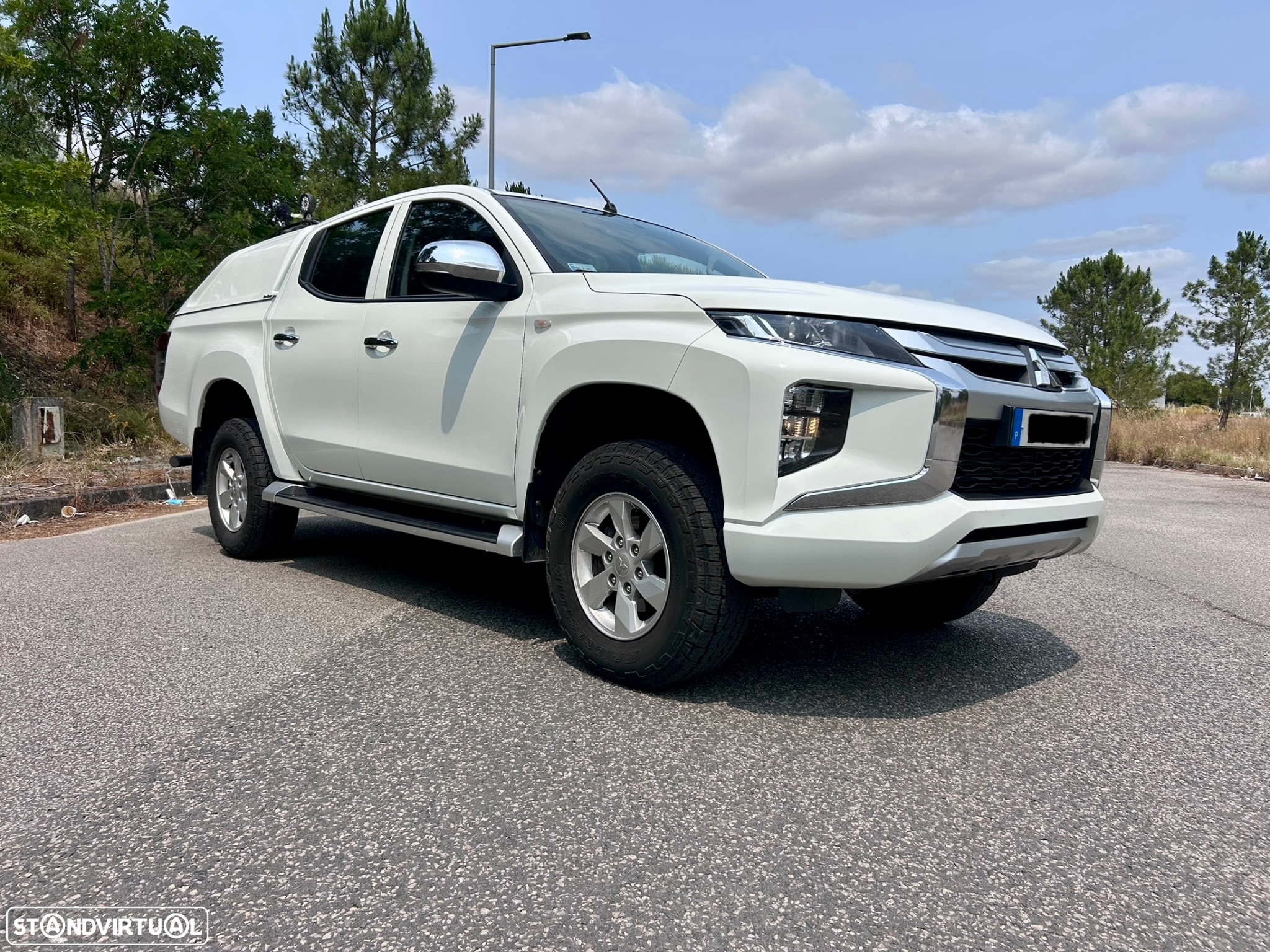 Mitsubishi L200 2.3 DI-D CD Invite Strakar Look 4WD - 2
