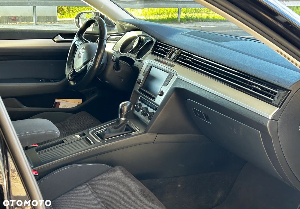 Volkswagen Passat Variant 2.0 TDI SCR 4Motion DSG Comfortline - 11
