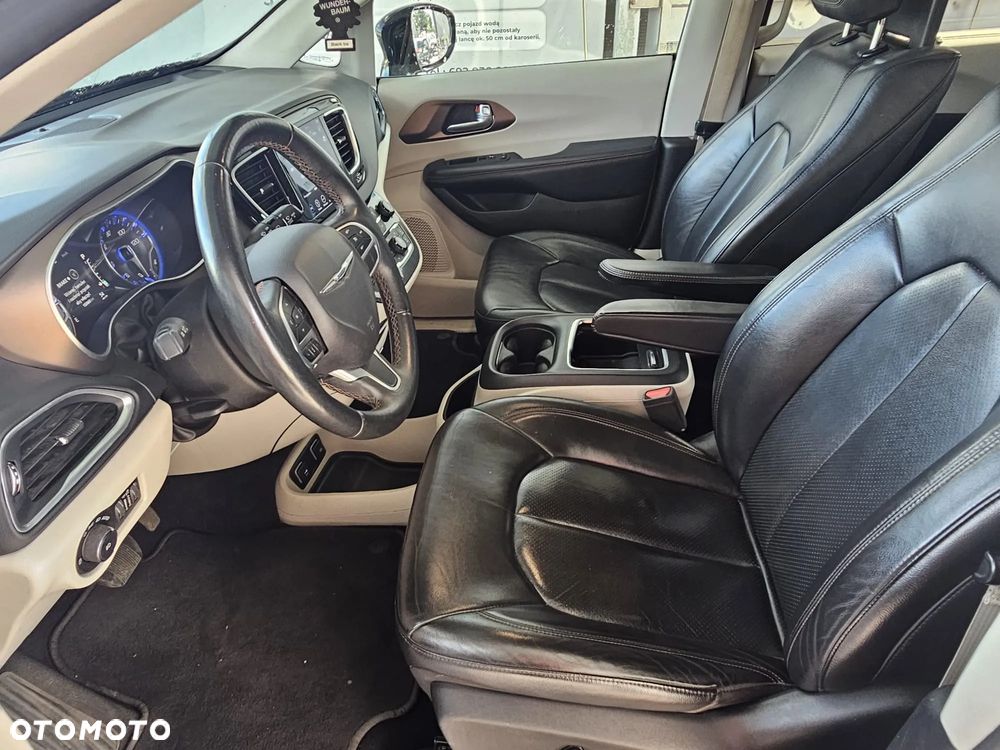Chrysler Pacifica - 26