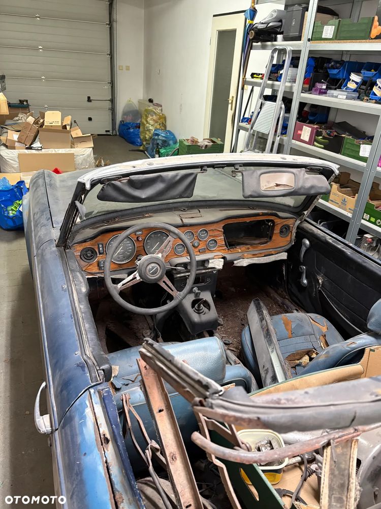 Triumph TR6 - 6
