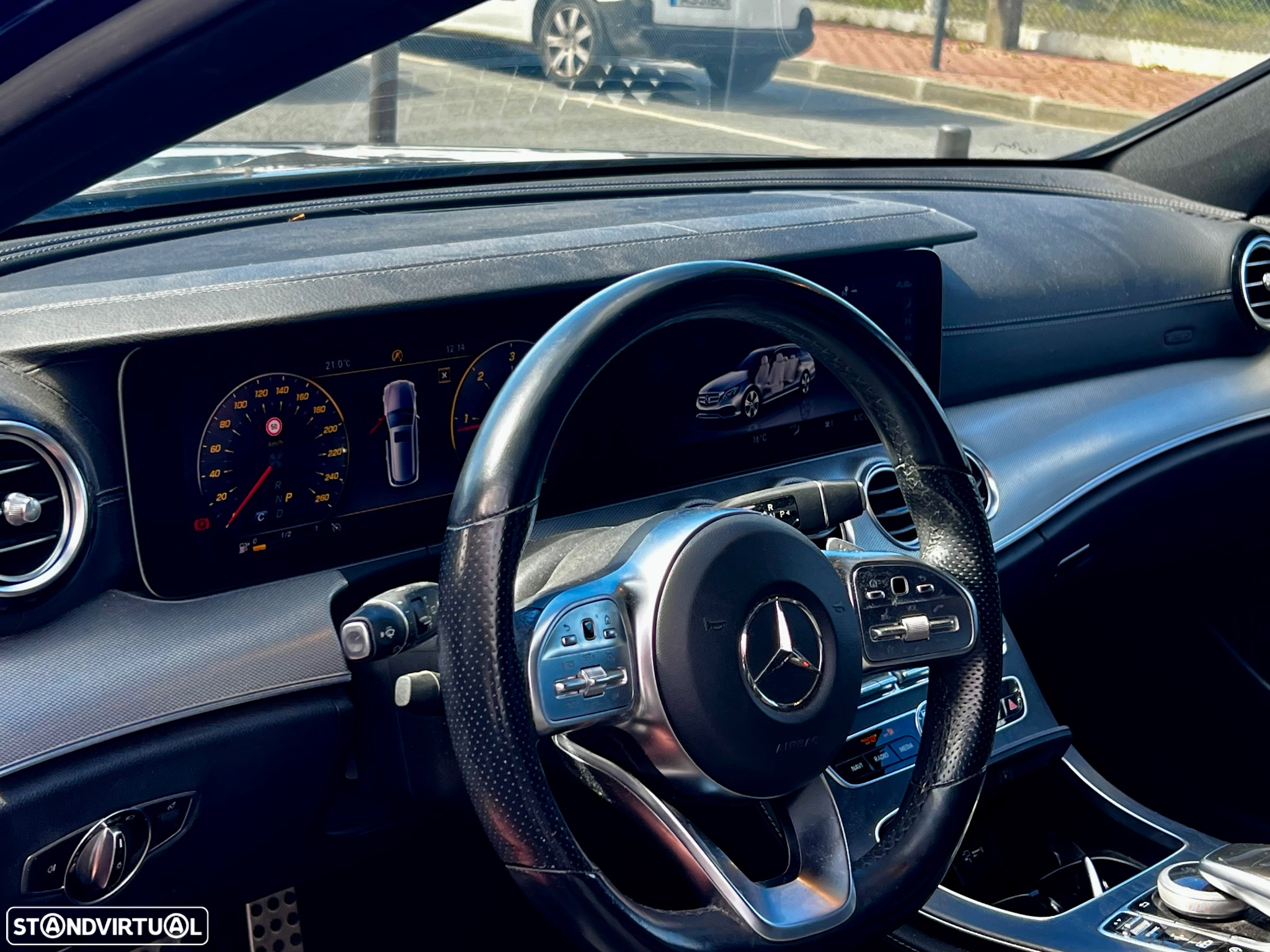 Mercedes-Benz E 220 d AMG - 13