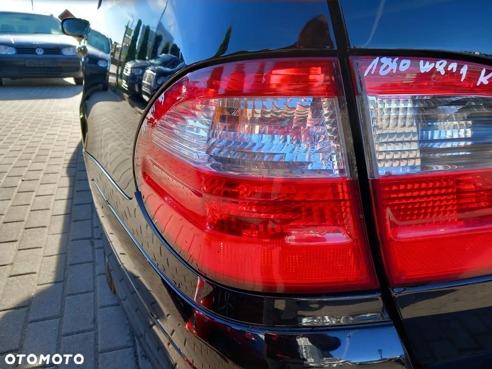 MERCEDES W211 LAMPA LEWA TYLNA LEWY TYŁ W BŁOTNIK KOMBI