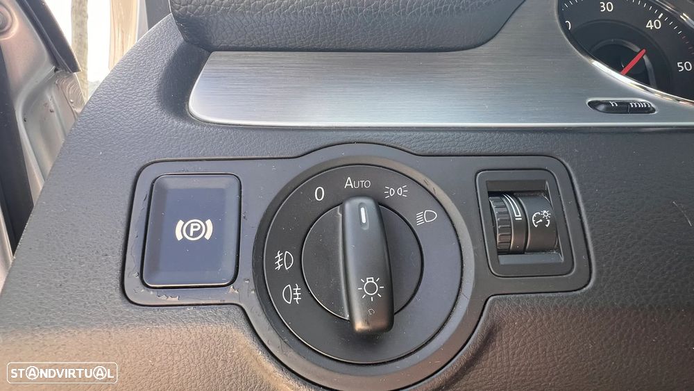 VW Passat Variant 2.0 TDI Sportline DSG - 9