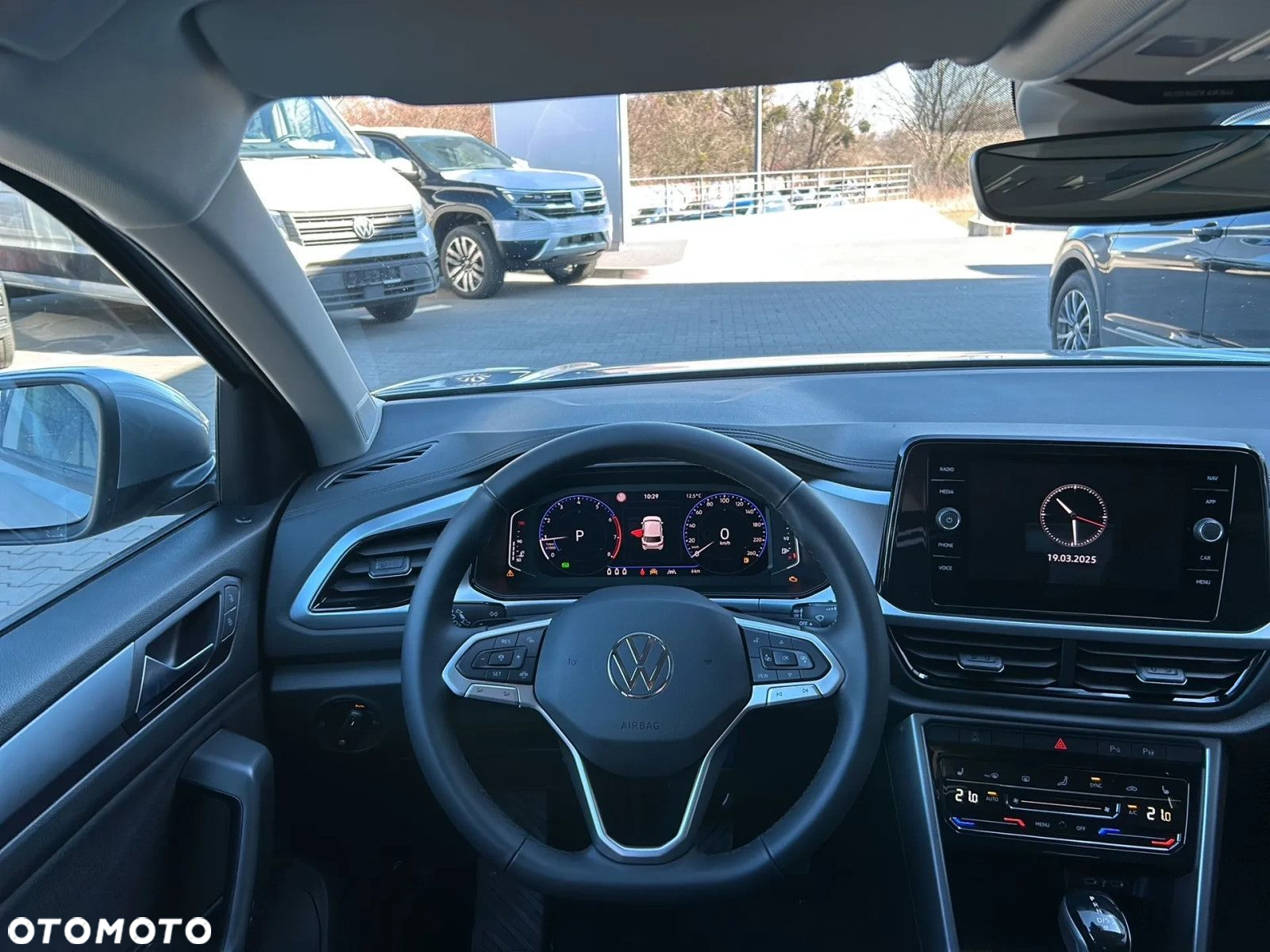 Volkswagen T-Roc - 13