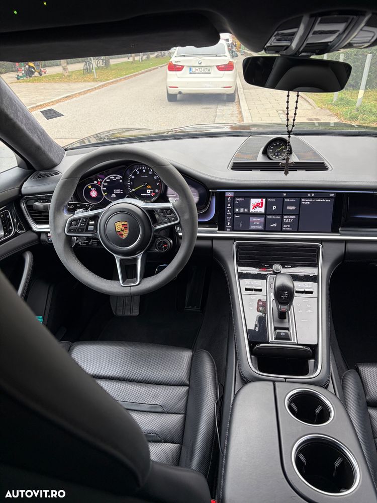 Porsche Panamera 4 E-Hybrid - 8