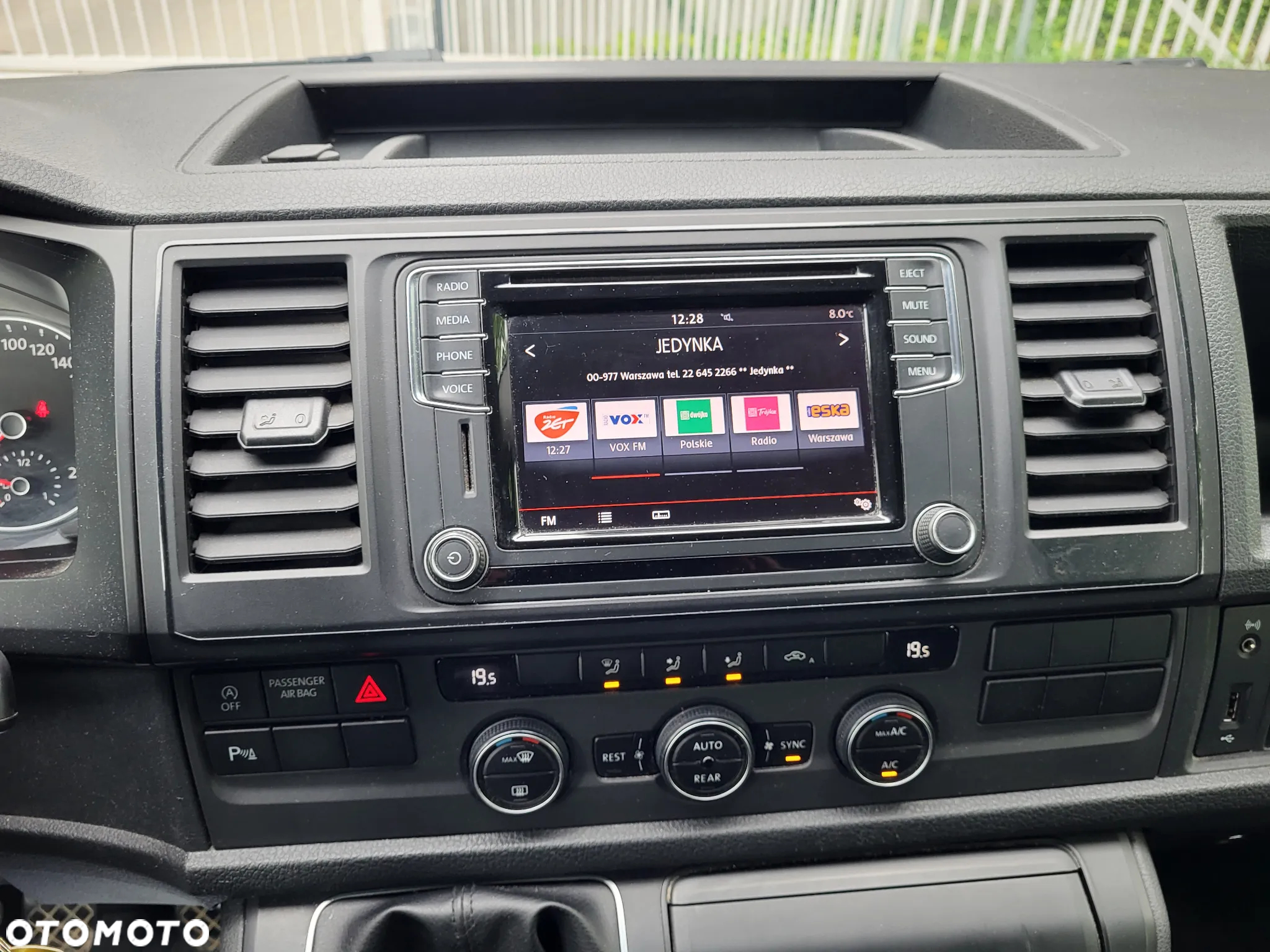 Volkswagen Multivan - 12