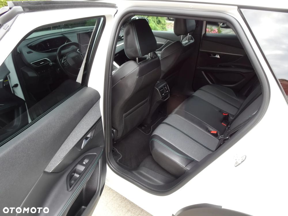 Peugeot 3008 1.5 BlueHDi Allure Pack S&S EAT8 - 20