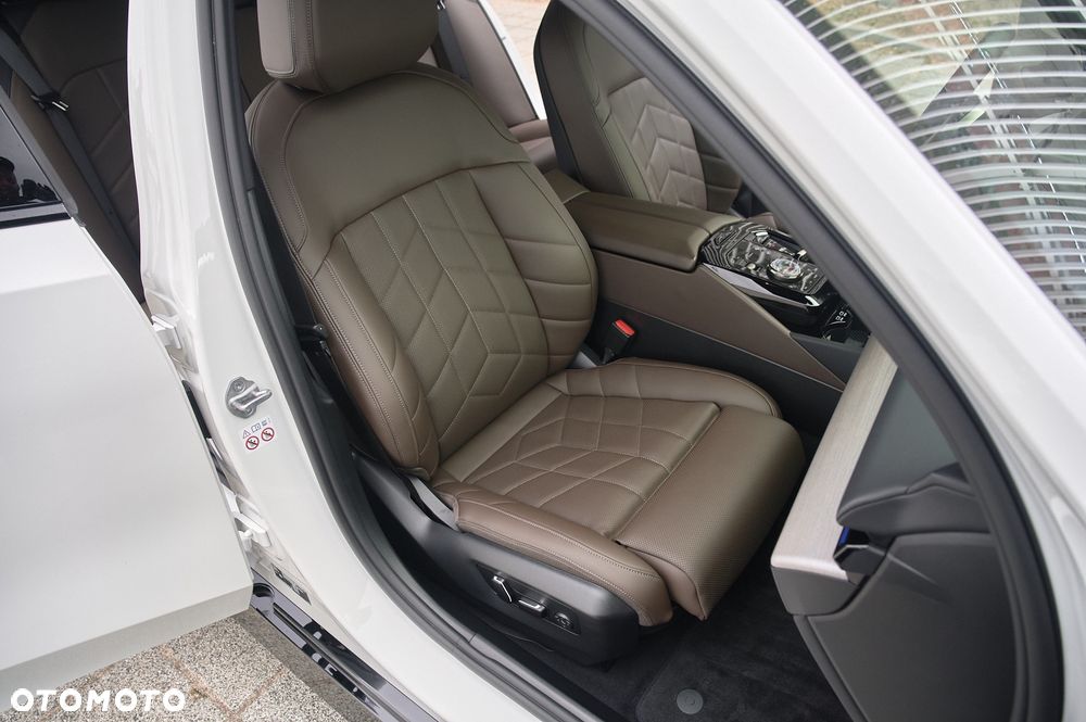 BMW Seria 5 520d xDrive - 23