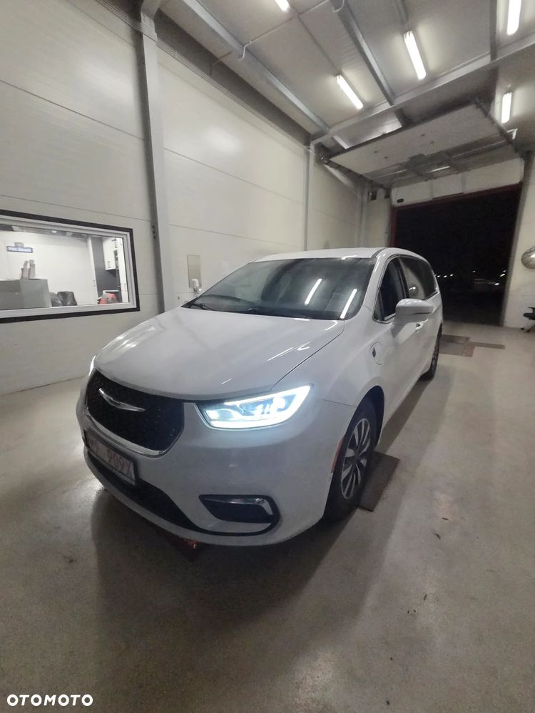 Chrysler Pacifica - 23