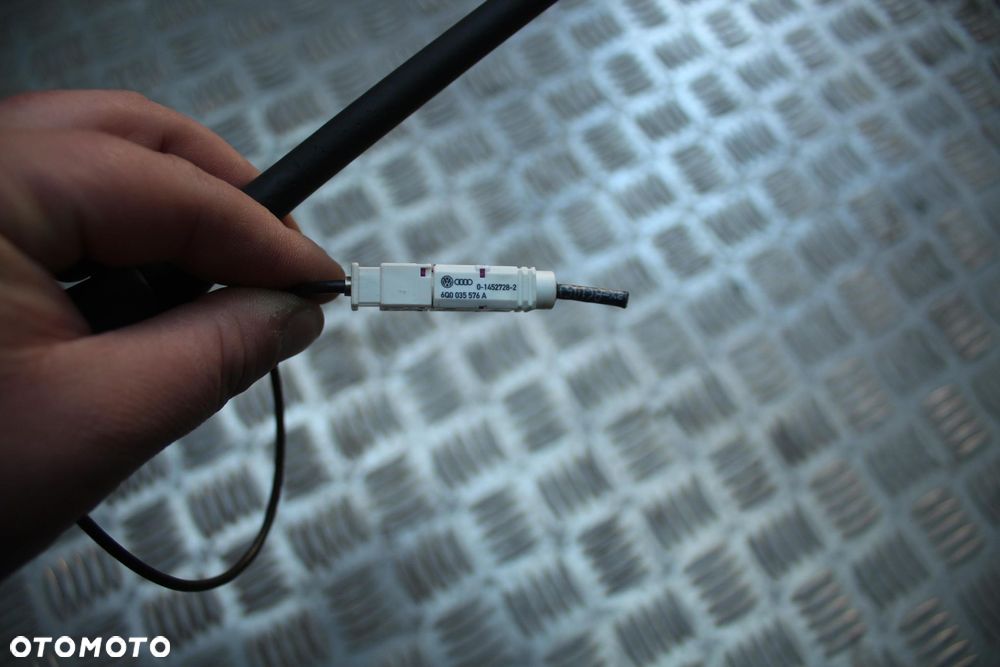 ANTENA VW GOLF V 6Q0035576A - 5