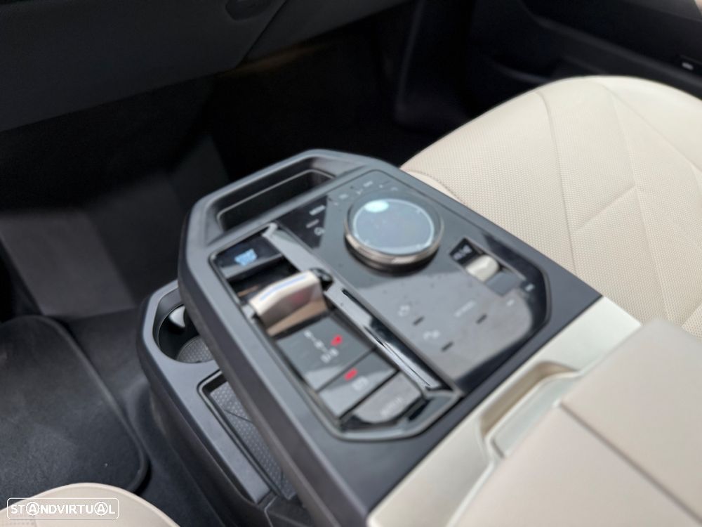 BMW iX xDrive 40 Pack Desportivo - 20