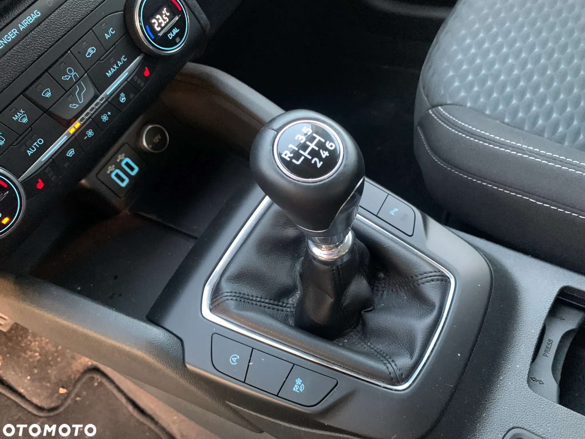 Ford Kuga 1.5 EcoBoost FWD Trend - 10