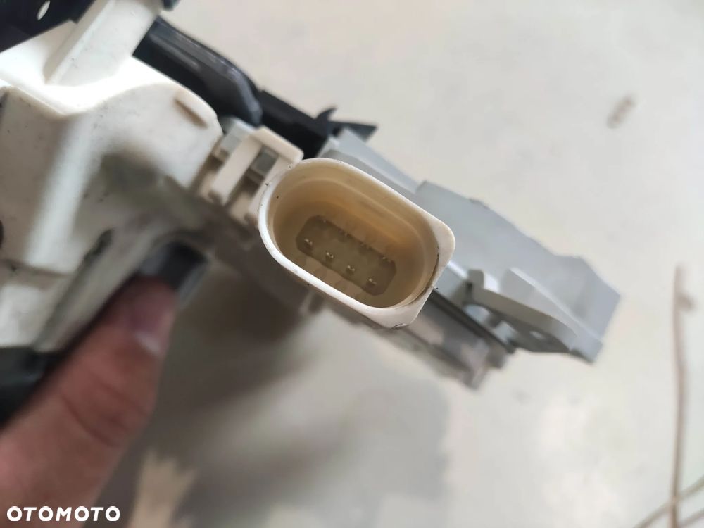 WG Zamek drzwi Lewy tył Audi A3 A6 A7 Q7 4G0839015c 8pin - 2