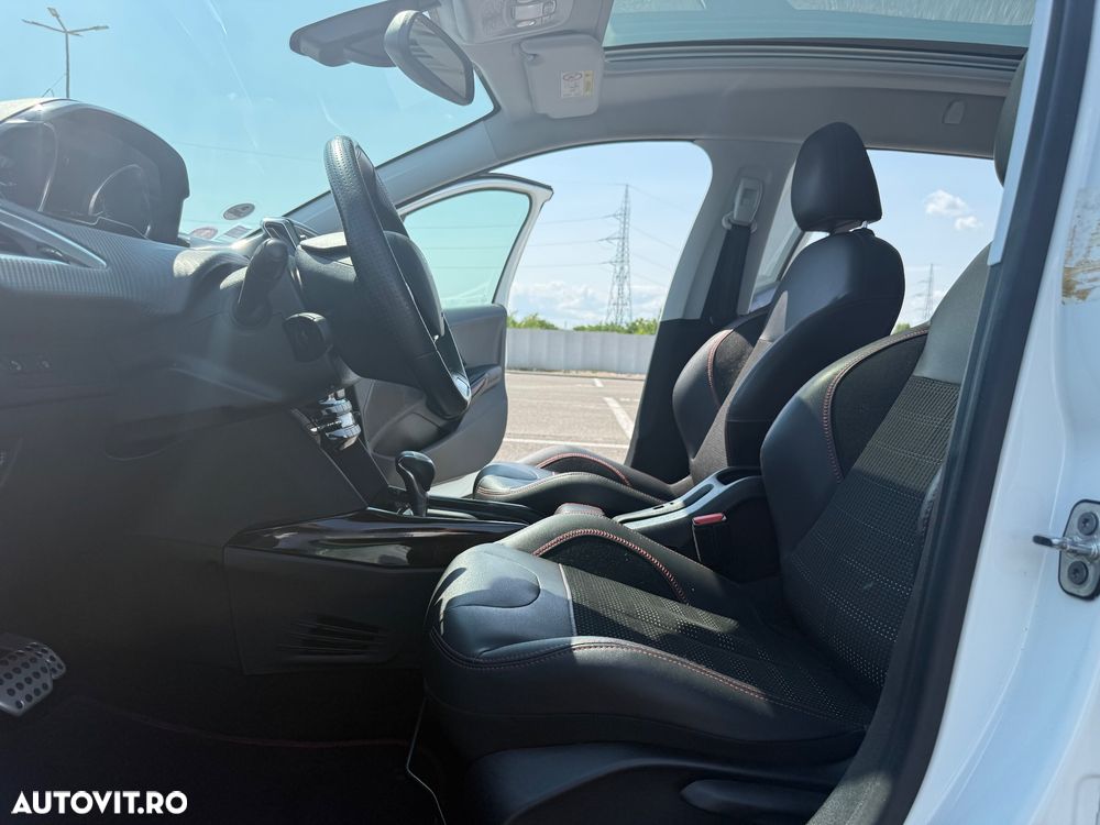 Peugeot 2008 1.2 PureTech Turbo EAT6 S&S GT-Line - 27