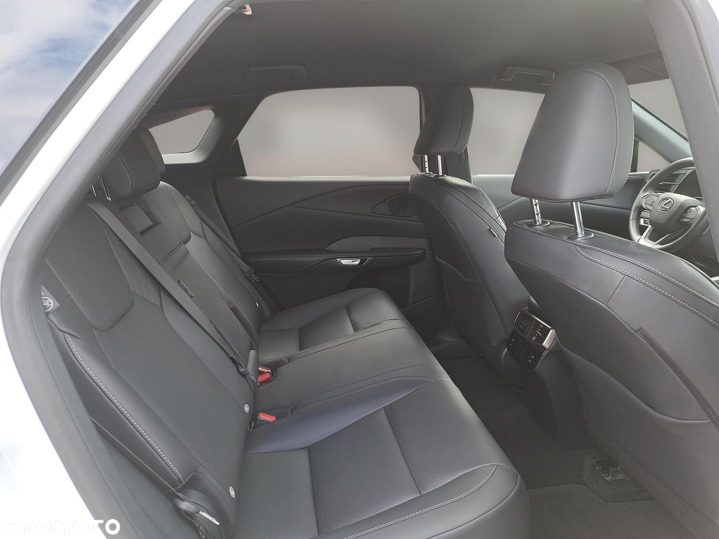 Lexus RX 350h F Sport Design - 22