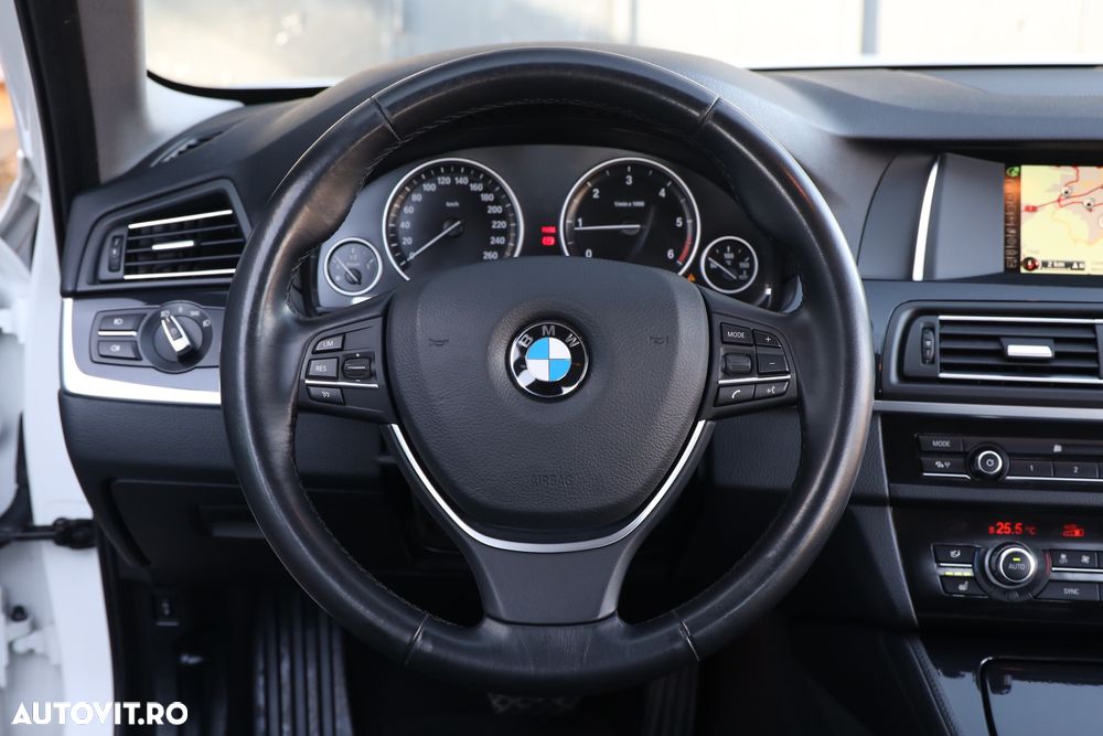BMW Seria 5 520d Aut. - 30