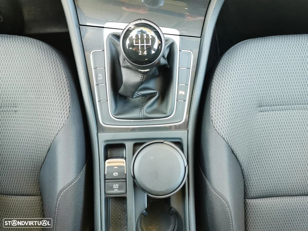 VW Golf Variant 1.6 TDi Confortline - 16